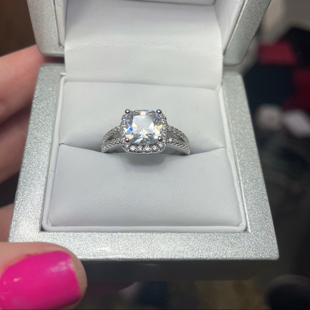 Cushion Cut Halo 4 Carat CZ Diamond Ring Size7 New​​​​